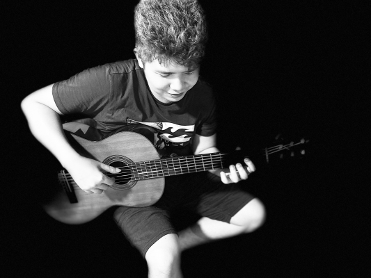 Guitarlehrer Yunsen Tjhung